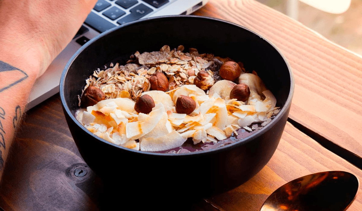 we feat boulevarden aalborg nordjylland bowl juice shake morgenmad sund økologi miljø kaffe coffee breakfast 9000 tilbud gavekort tatar moules frites spar penge dinnerclub dinnerlust restaurant café kaffebar deal