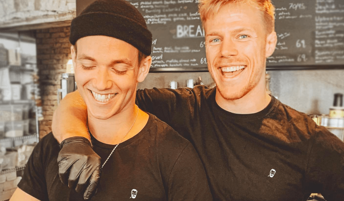 we feat boulevarden aalborg nordjylland bowl juice shake morgenmad sund økologi miljø kaffe coffee breakfast 9000 tilbud gavekort tatar moules frites spar penge dinnerclub dinnerlust restaurant café kaffebar deal