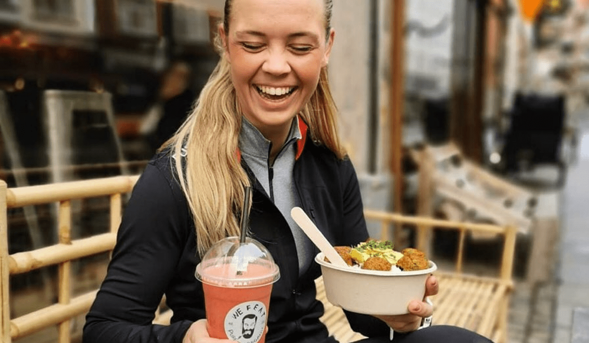 we feat boulevarden aalborg nordjylland bowl juice shake morgenmad sund økologi miljø kaffe coffee breakfast 9000 tilbud gavekort tatar moules frites spar penge dinnerclub dinnerlust restaurant café kaffebar deal