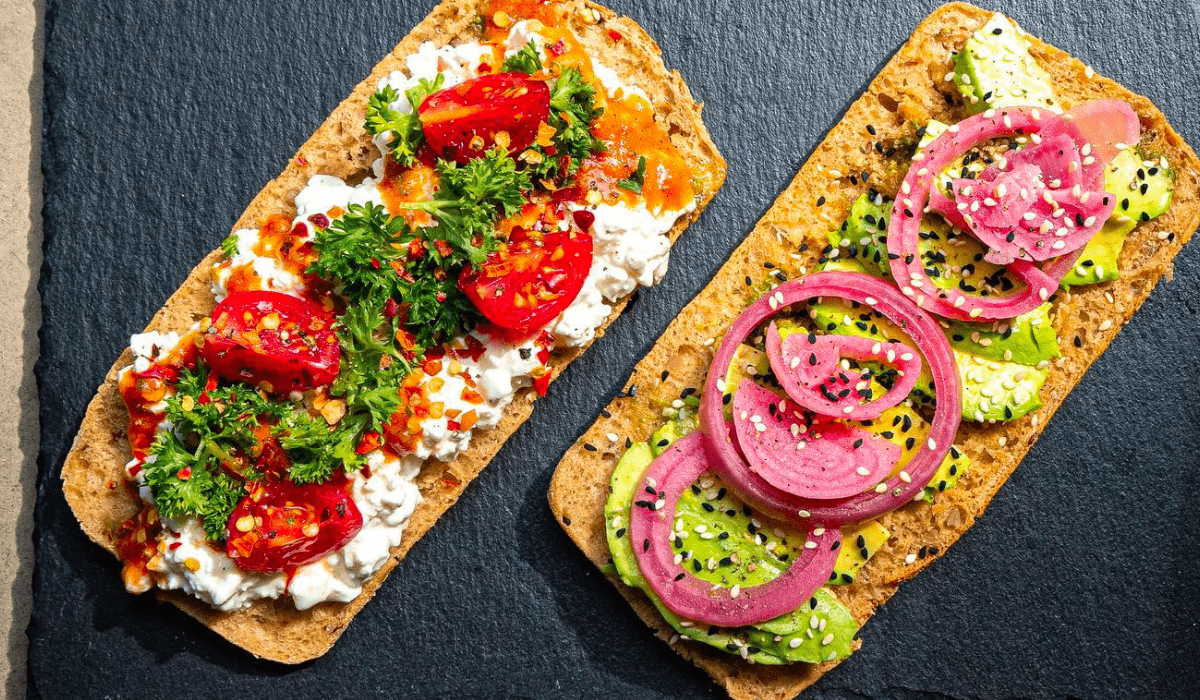 we feat boulevarden aalborg nordjylland bowl juice shake morgenmad sund økologi miljø kaffe coffee breakfast 9000 tilbud gavekort tatar moules frites spar penge dinnerclub dinnerlust restaurant café kaffebar deal